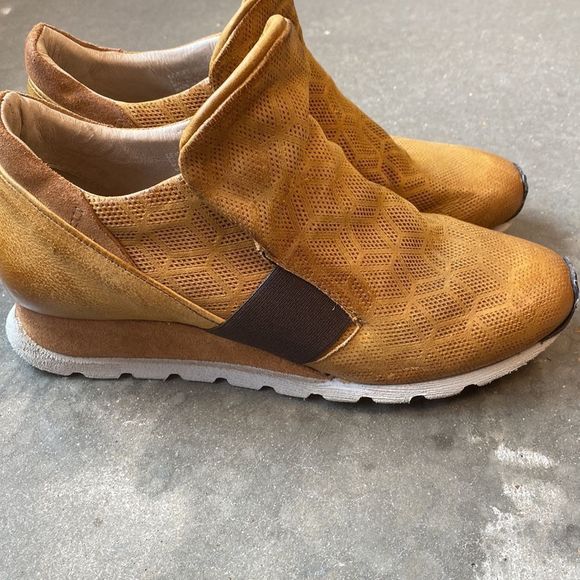 🔥Miz Mooz Ankle Booties, Low Wedge, Brown Leather, EUC! - US8.5🔥 - Picture 5 of 12